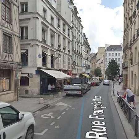 Chez Pierre- Between City Hall And Saint Paul Paris Exterior photo